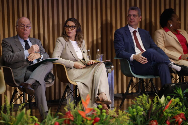 Falta de Transparência nas Agendas das Autoridades: Um Desafio à Fiscalização Governamental