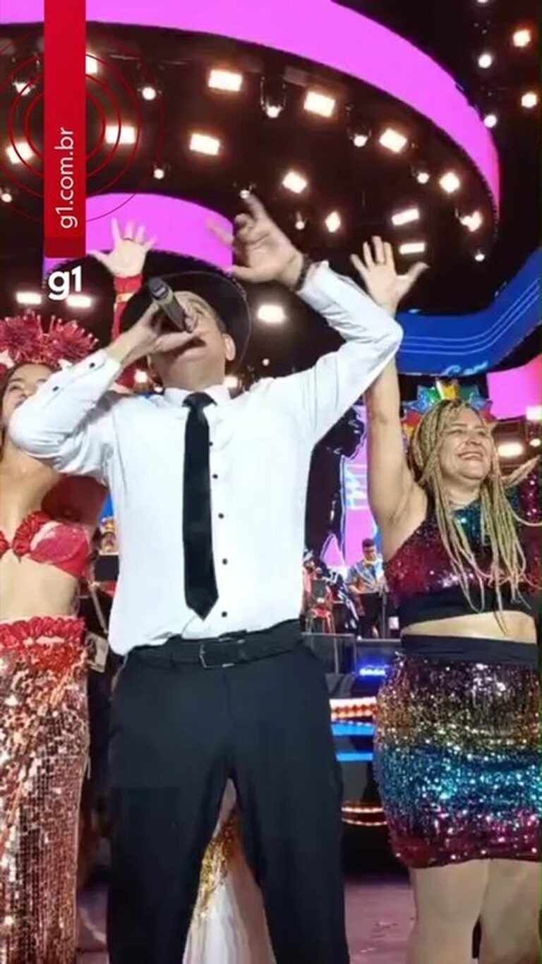 Foliões Enfrentam Chuva e Celebram Carnaval até o Amanhecer em Recife