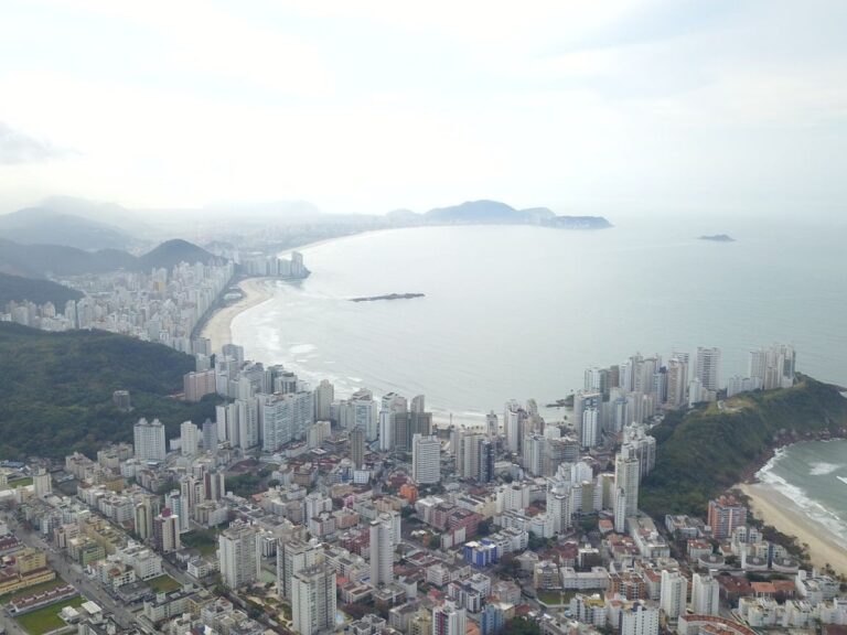 Guarujá Se Une a 10 Cidades em Iniciativa de Inteligência Artificial para Modernização de Serviços P