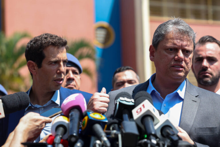 Início das Escolas Cívico-Militares em SP Sem Entrega de Uniformes: O Que Esperar? Início das Escolas Cívico-Militares em SP Sem Entrega de Uniformes: O Que Esperar?