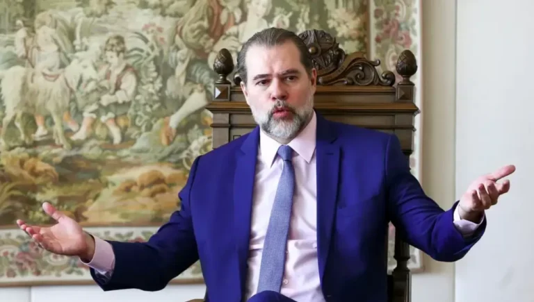 Investigação da PF Revela Mensagens sobre Pagamentos a Dias Toffoli