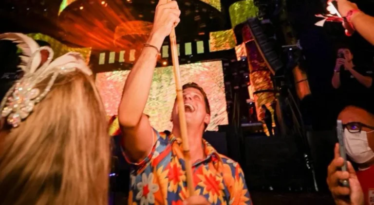 João Campos Acena com Candidatura ao Governo de Pernambuco Durante Carnaval