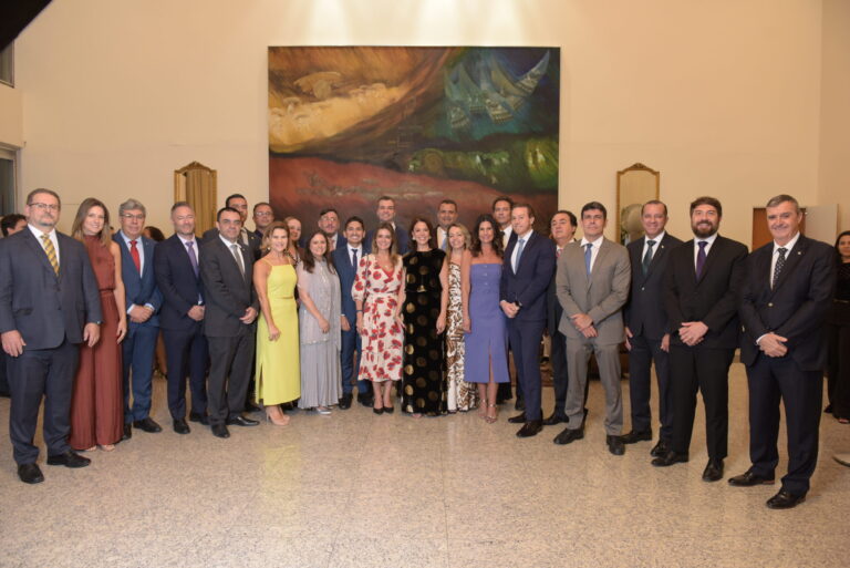 Lideranças da AMB e Associações Estaduais Marcam Presença na Posse da AMAERJ