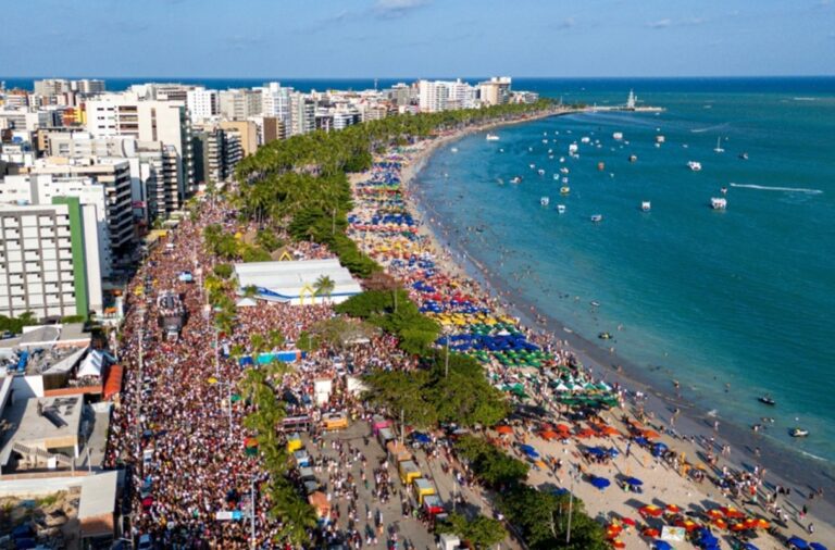 Maceió se Destaca Entre os Principais Destinos do Brasil para o Carnaval 2026