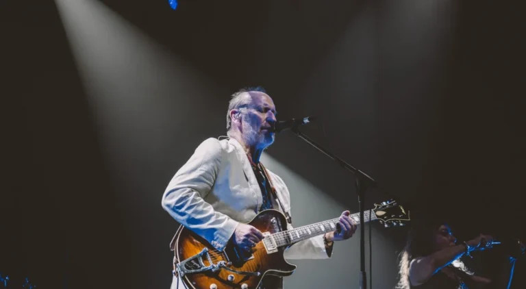 Men At Work: Banda Australiana Retorna ao Brasil com Show Imperdível no Recife