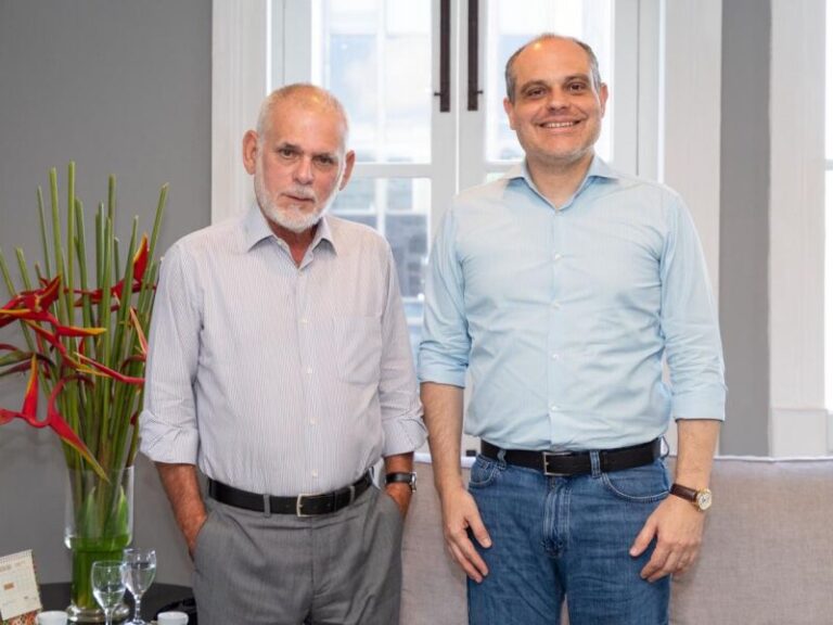 O Brasil que Toca Frevo: Celebração de Cultura e Música no Paço do Frevo