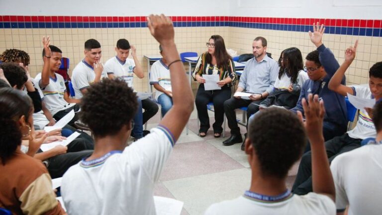 Pernambuco Convoca 727 Psicólogos para Fortalecer a Saúde Mental nas Escolas Pernambuco Convoca 727 Psicólogos para Fortalecer a Saúde Mental nas Escolas
