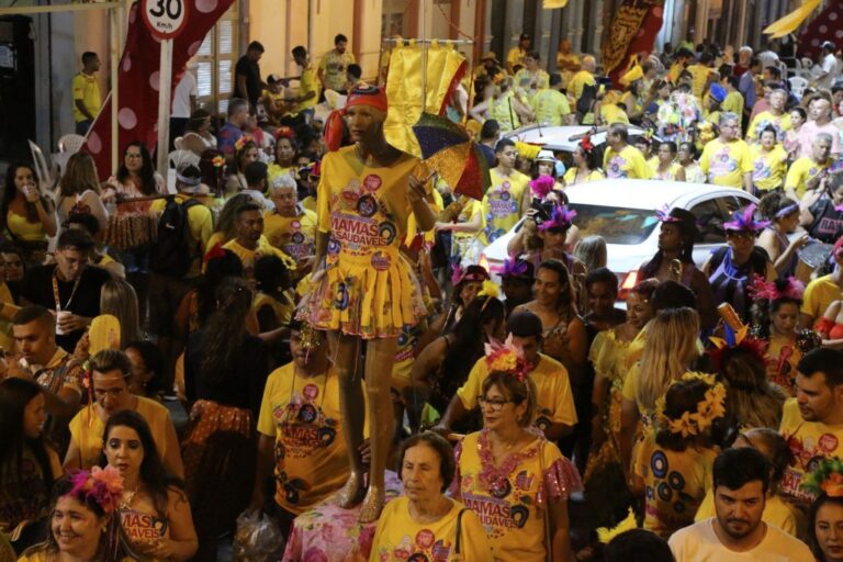 Presença Marcante do PSB no Carnaval de Pernambuco em Homenagem a João Campos