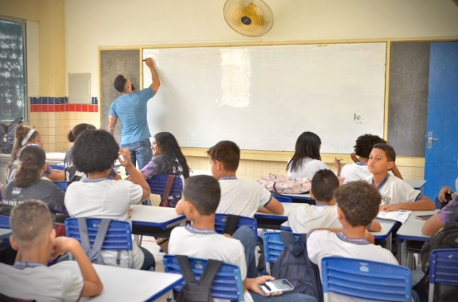 Retorno às Aulas em Pernambuco: Estudantes Voltaram às Salas Após o Carnaval Retorno às Aulas em Pernambuco: Estudantes Voltaram às Salas Após o Carnaval