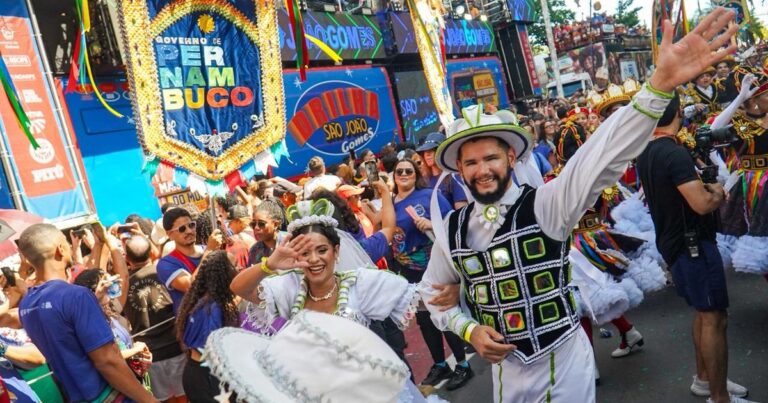 São João Gomes 2026: Abertura do Ciclo Junino reúne mais de 20 mil pessoas em Pernambuco São João Gomes 2026: Abertura do Ciclo Junino reúne mais de 20 mil pessoas em Pernambuco