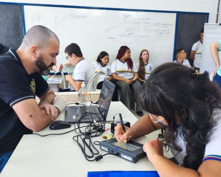 Ação do TRE Facilita Emissão de Títulos Eleitorais em Escolas de Pernambuco Ação do TRE Facilita Emissão de Títulos Eleitorais em Escolas de Pernambuco