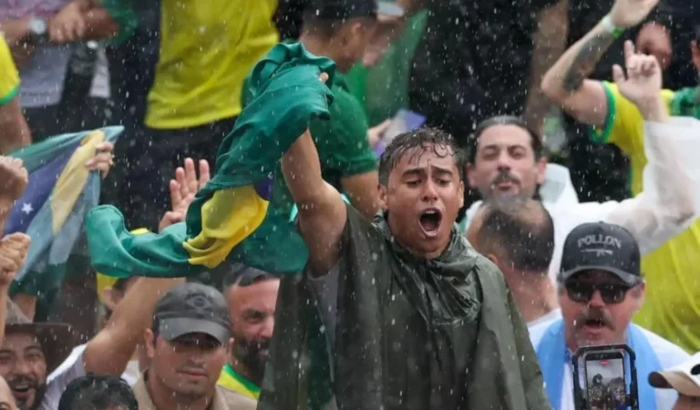 Acorda Brasil: Mobilização de Bolsonaristas Atraí Manifestantes em Todo o País Acorda Brasil: Mobilização de Bolsonaristas Atraí Manifestantes em Todo o País