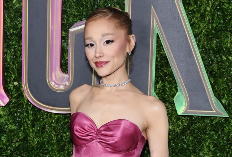 Ariana Grande Exibe Cabelo Natural em Vídeo Surpreendente