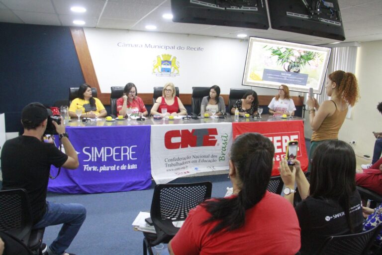 Audiência pública avalia adoecimento mental dos educadores em Recife