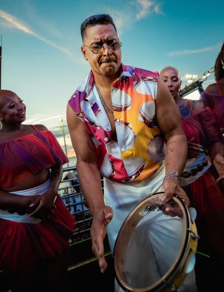 Deputado Sugere Comenda Dois de Julho para Xanddy Harmonia em Reconhecimento à Sua Trajetória