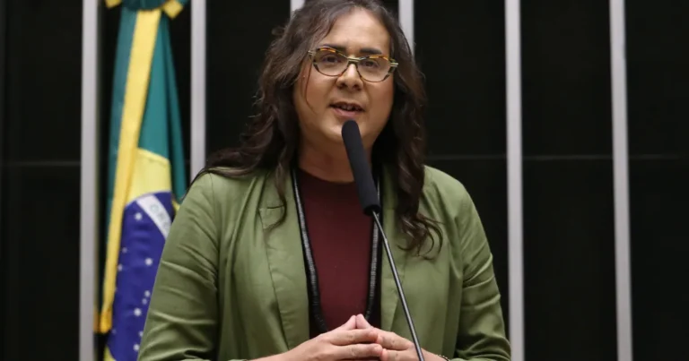 Duda Salabert e Érika Hilton: Parlamentares no Álbum da Polícia em Caso de Roubo