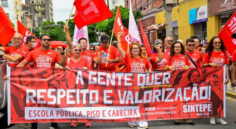 Educação em Pernambuco: Servidores convocam paralisação e atos no Recife nesta quarta-feira
