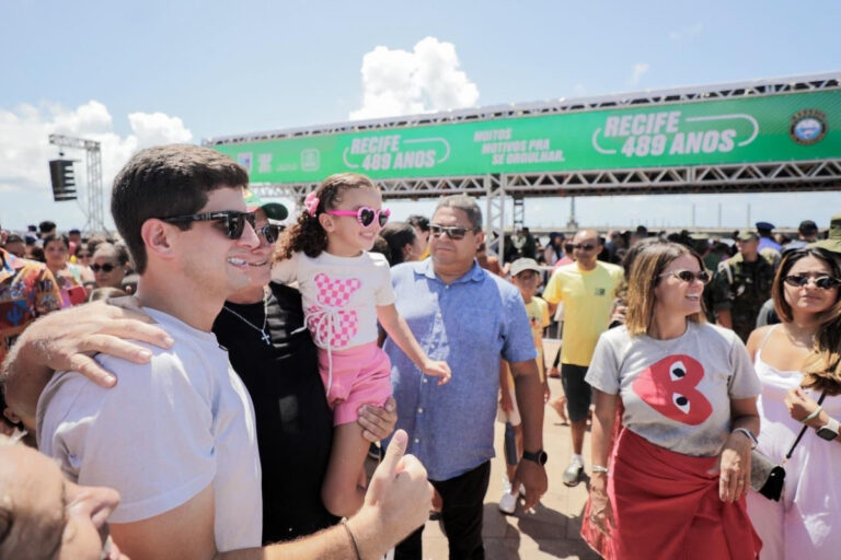 Esquadrilha da Fumaça Encanta o Recife com Espetáculo Aéreo Inesquecível Esquadrilha da Fumaça Encanta o Recife com Espetáculo Aéreo Inesquecível