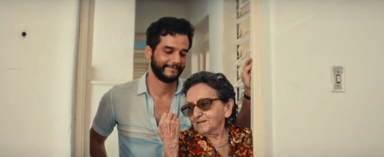 Exibição Gratuita de 'O Agente Secreto' no Teatro do Parque: Uma Experiência Inclusiva e Acessível