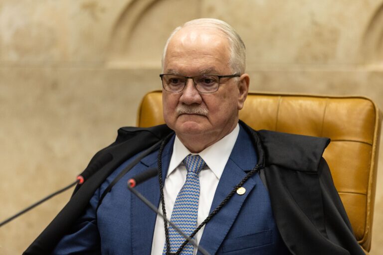 Fachin Impõe Novos Julgamentos no STF em Meio a Crises e Críticas