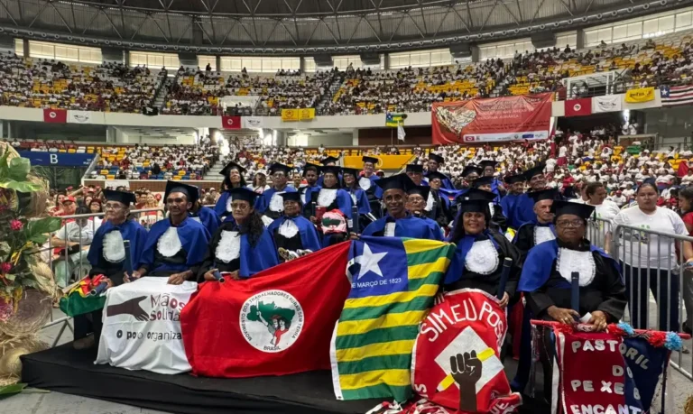 Festa em Recife Celebra 30 Mil Alfabetizados em Programa Social Transformador