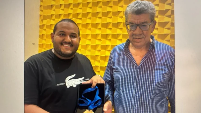 Gestão da Matriz de Camaragibe Recebe Medalha de Compromisso com a Educação