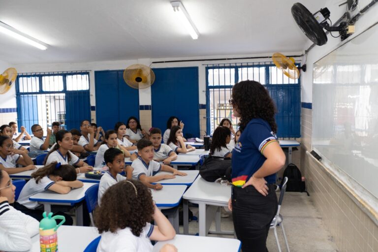 Governo de Pernambuco Proposta Reajuste Salarial de 5,4% para Educadores | Valorização da Educação