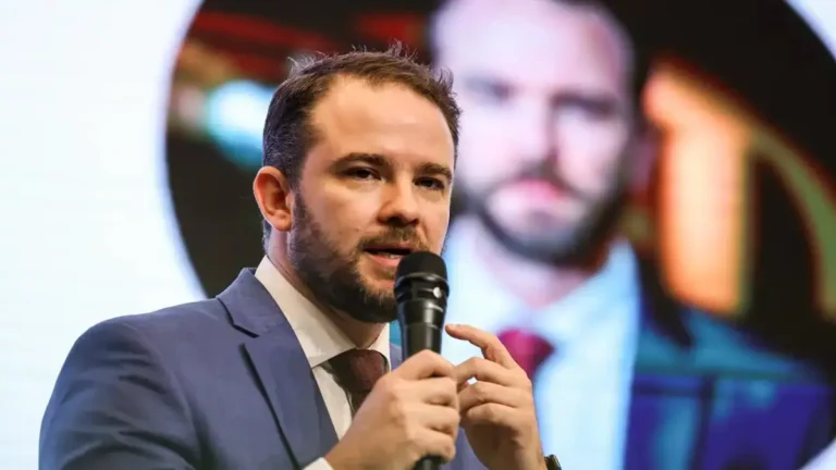 Governo Propõe Medidas para Controlar Taxas do Cartão de Crédito: Um Desafio Econômico