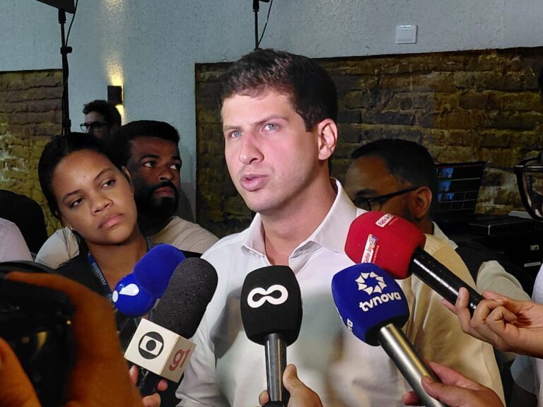 João Campos critica CPI arquivada como espetáculo político e reafirma relação com o PT