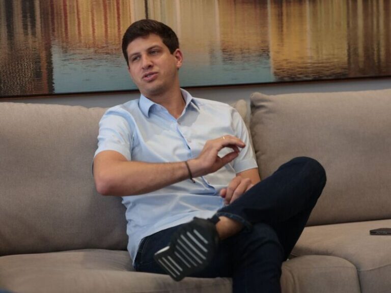 João Campos se Mobiliza para Retenção de Aliados em Pernambuco