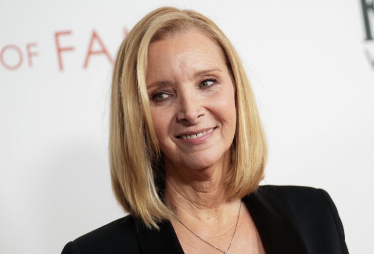 Lisa Kudrow, a Phoebe de 'Friends', Compartilha Experiência com Toxina Botulínica