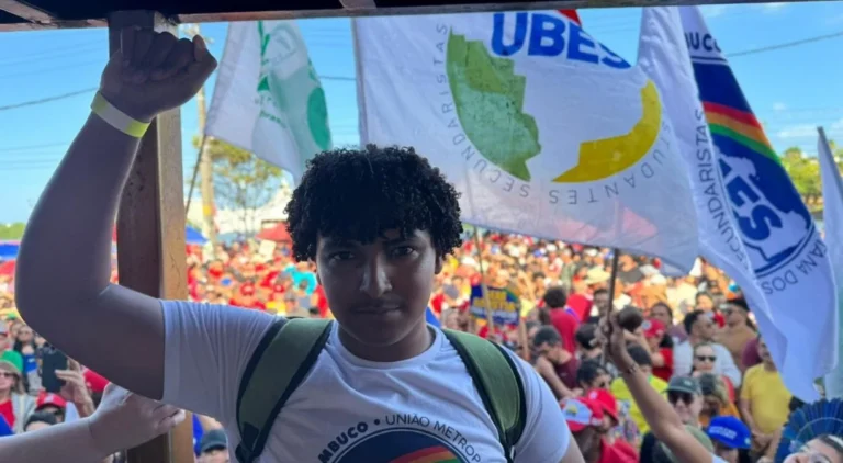 Mobilização de Estudantes no Recife: Por Melhorias nas Escolas Públicas