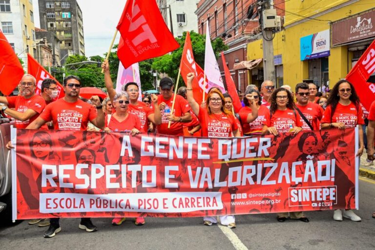 Mobilização de Professores em Recife: Reivindicações para a Campanha Salarial de 2026