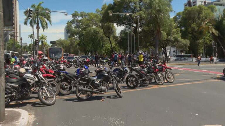 Motociclistas Protestam no Recife: Bloqueios e Exigências por Segurança e Condições Justas Motociclistas Protestam no Recife: Bloqueios e Exigências por Segurança e Condições Justas