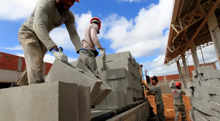 Pernambuco brilha na construção civil com 15 mil novas vagas em 2023 Pernambuco brilha na construção civil com 15 mil novas vagas em 2023