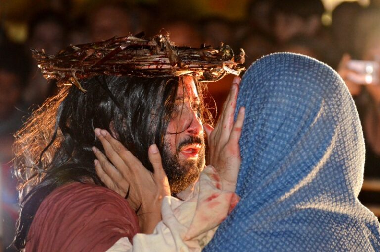 Praça da Cultura: Ensaios da 16ª Encenação da Paixão de Cristo Começam em Caraguatatuba