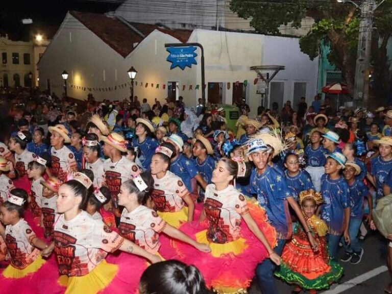 Quadrilhão: Cortejo de Quadrilhas Juninas Agita o Recife no Dia de São José