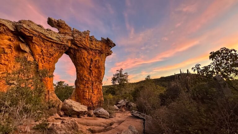 Vale do Catimbau: Tesouro Arqueológico de PE Impulsiona o Turismo Local Vale do Catimbau: Tesouro Arqueológico de PE Impulsiona o Turismo Local
