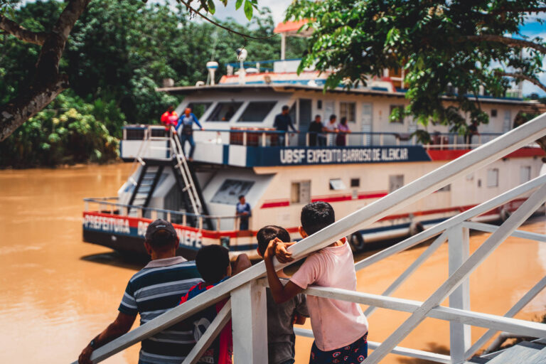 Adaptação das Políticas de Saúde nas Regiões Ribeirinhas do Amazonas é Essencial