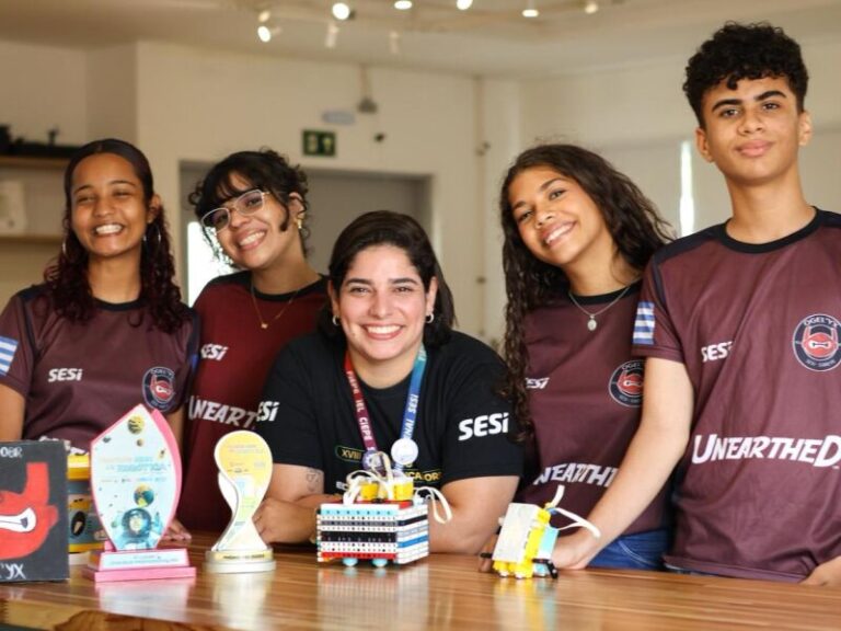 Alunos do Ensino Fundamental Criam Robôs com LEGO no Cabo de Santo Agostinho