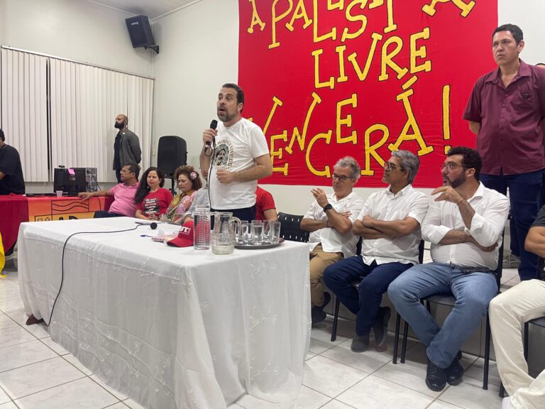 Boulos discute o fim da escala 6x1 e apoia trabalhadores de aplicativos em Rio Branco