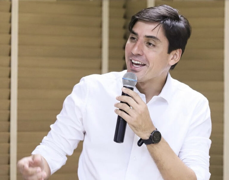 Carlos Costa: A União da Juventude e Tradição na Chapa da Frente Popular de Pernambuco Carlos Costa: A União da Juventude e Tradição na Chapa da Frente Popular de Pernambuco