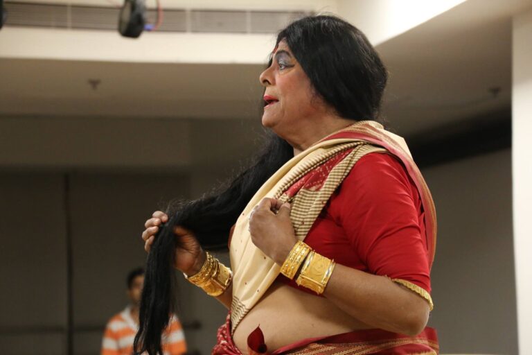 Chapal Bhaduri: O Ator Indiano que Encantou Multidões e Enfrentou o Preconceito