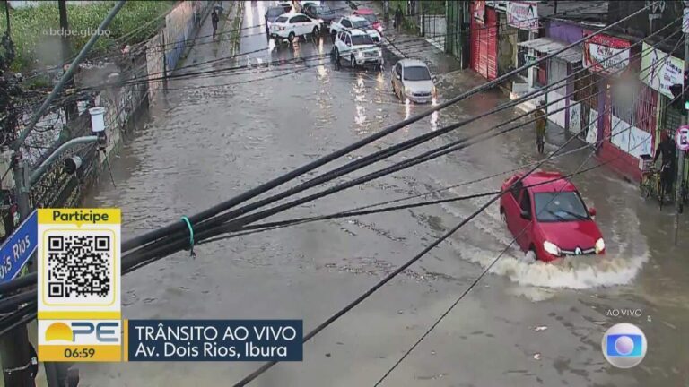 Chuva Forte no Recife Causa Alagamentos e Engarrafamentos