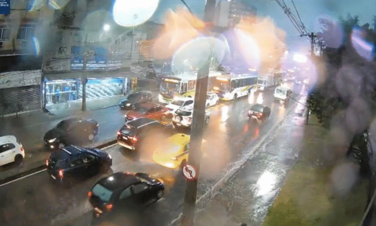 Chuvas Intensas Alagam Bairros do Rio de Janeiro e Afetam Trânsito