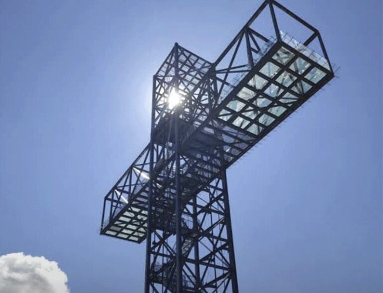 Cruzamentos de Fé: Maiores Cruzes do Brasil Impulsionam Turismo Religioso