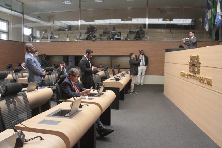 Debate na Câmara Municipal de Recife: Urbanização e Educação em Foco