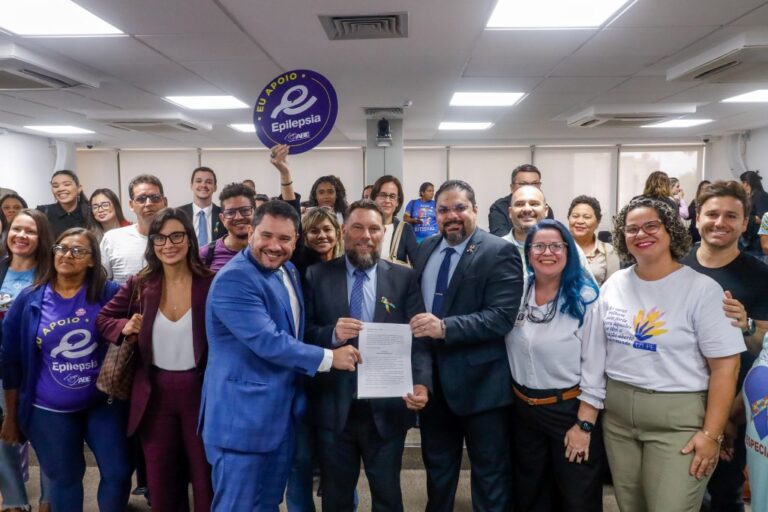 Debate sobre Apoio a Estudantes Autistas Mobiliza Comissão de Educação