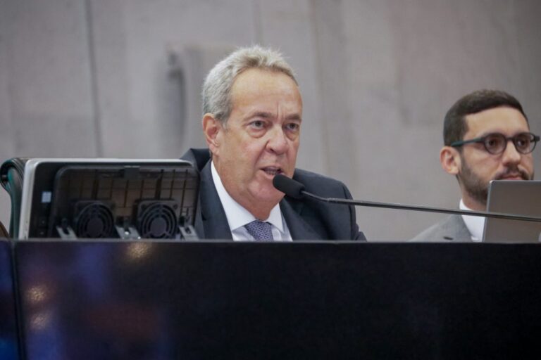 Deputados Aprovaram Reajuste de 5,4% para Educadores da Rede Estadual de Pernambuco Deputados Aprovaram Reajuste de 5,4% para Educadores da Rede Estadual de Pernambuco