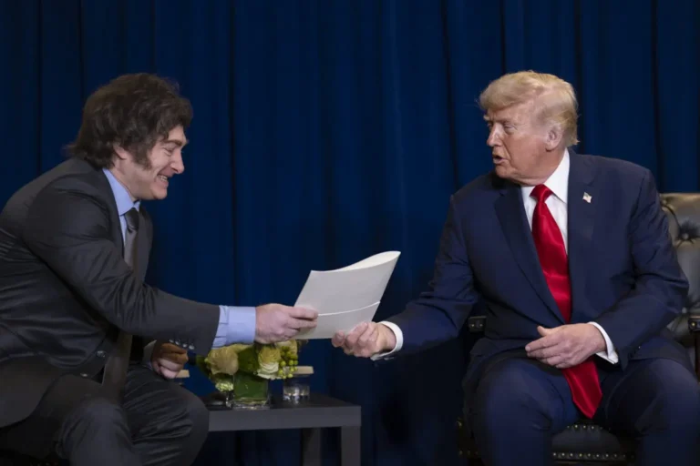 Diplomata Iraniano Deixa Argentina Após Expulsão Ordenada por Milei